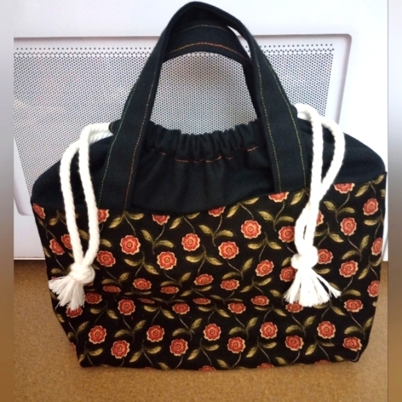 Handbags - Super Cute Floral Fabric Tote NWOT